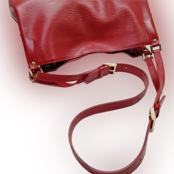 Louis Vuitton Red Epi Mandala Bag MM - Louis Vuitton Shoulder Bag - Picture 5 of 9